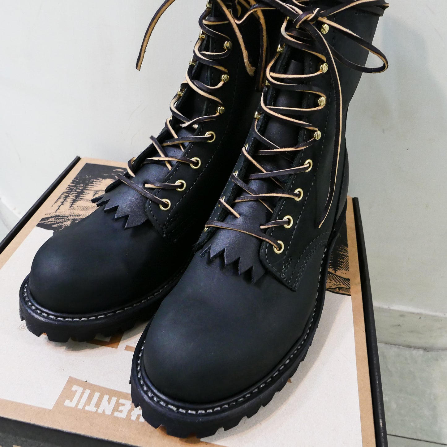 Whites boots 10’’ 鋼頭(Steel toe) 8D•8.5D•9D